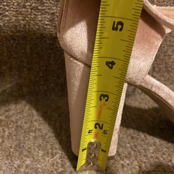 💖NWT Unisa Pearci Blush Velvet Pump - Picture 16 of 16